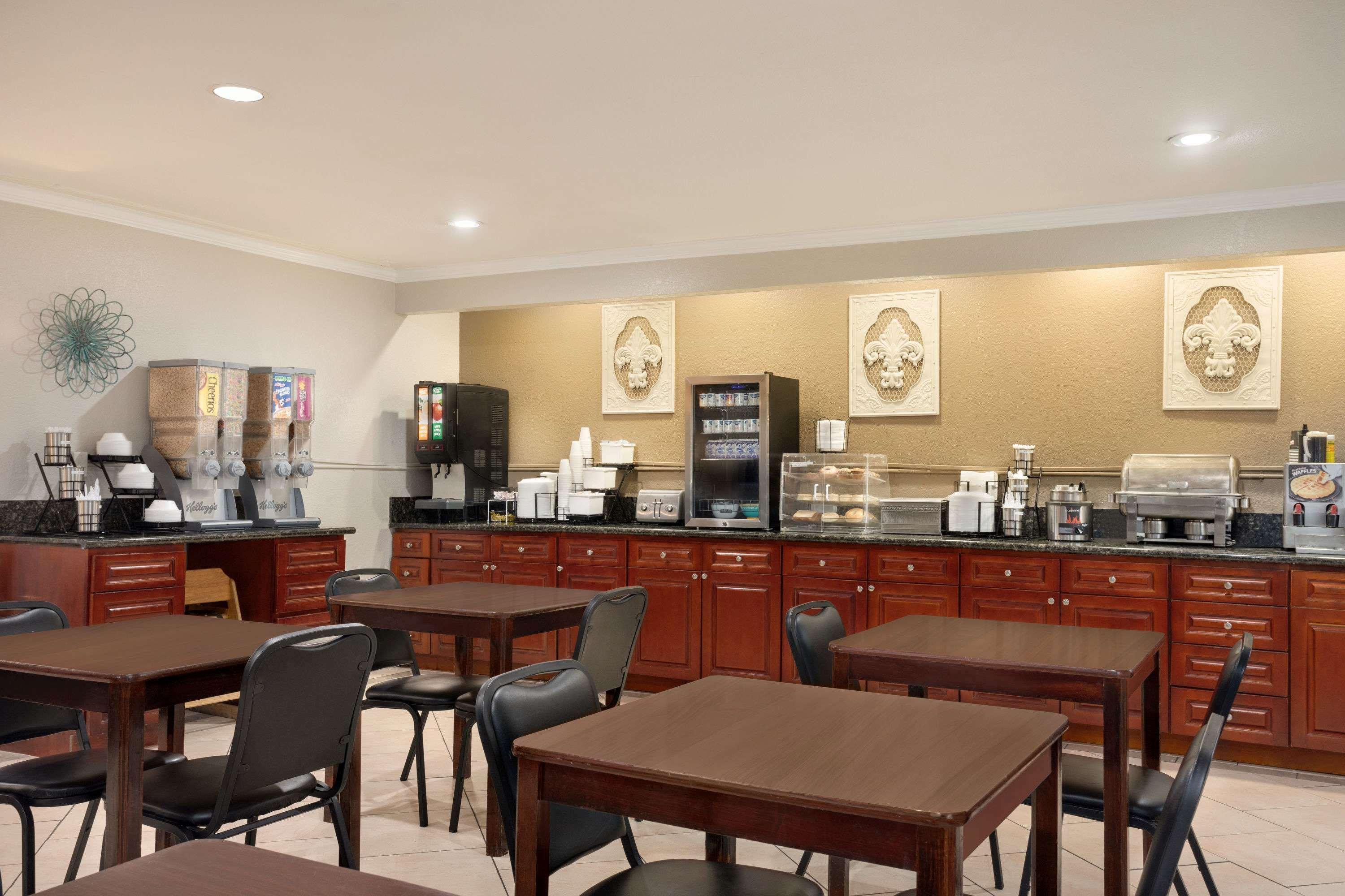 Baymont By Wyndham Kansas City Ku Medical Center Extérieur photo