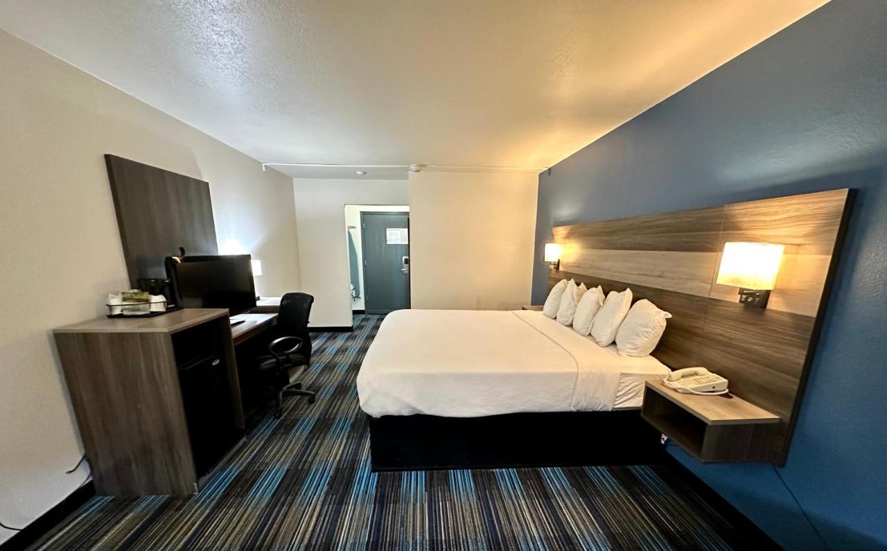 Baymont By Wyndham Kansas City Ku Medical Center Extérieur photo