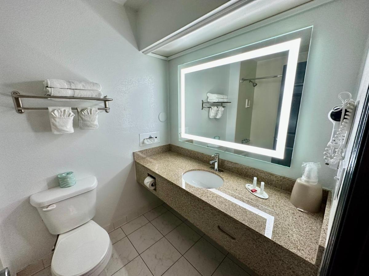 Baymont By Wyndham Kansas City Ku Medical Center Extérieur photo