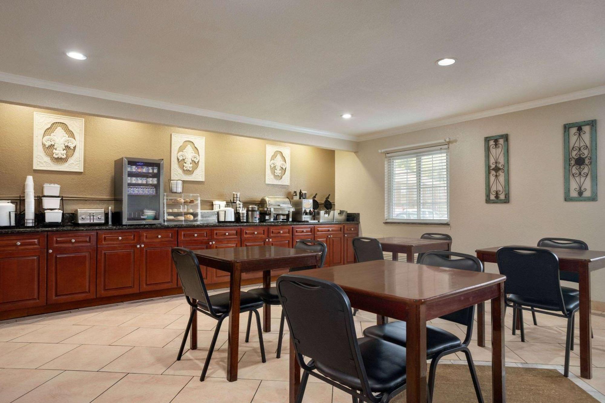 Baymont By Wyndham Kansas City Ku Medical Center Extérieur photo