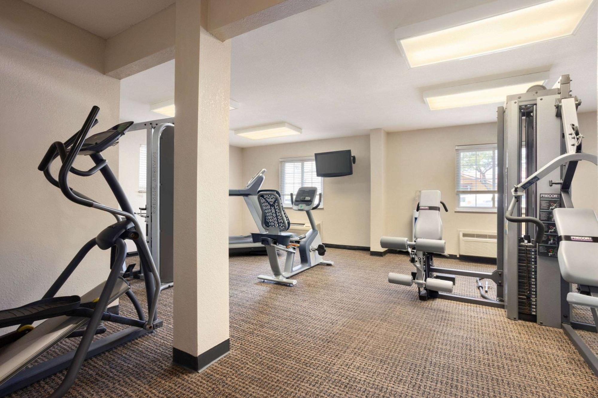 Baymont By Wyndham Kansas City Ku Medical Center Extérieur photo
